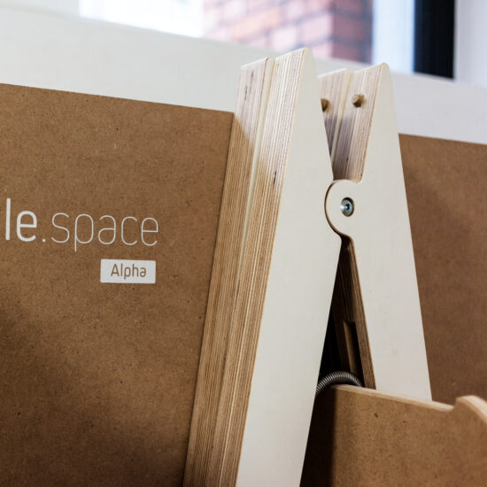 eine nahaufnahme von einem whiteboarddetail von moveable.space