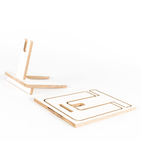 skateboardständer aus multiplex plattenmaterial, liegend und aufgestellt