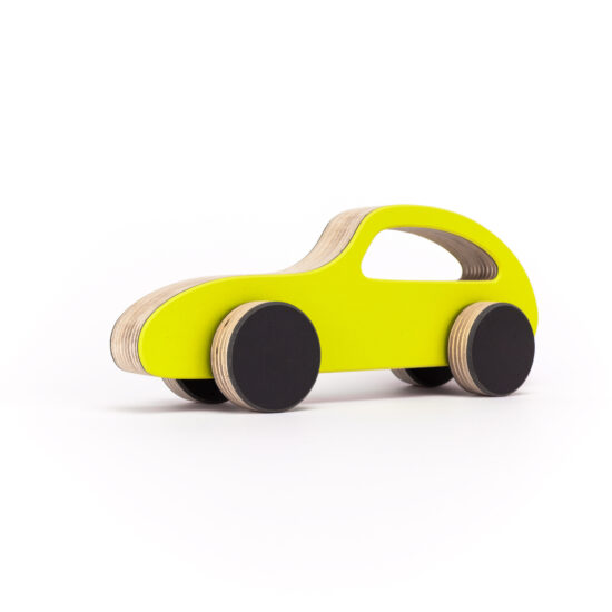 ein gelbes spielzeugauto flitzer von stadig.brumm